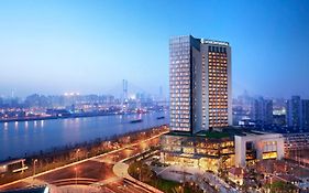 上海世博洲际酒店 - 无敌黄浦江景，距离外滩及陆家嘴仅3公里，靠近两大展馆，酒店内外币兑换